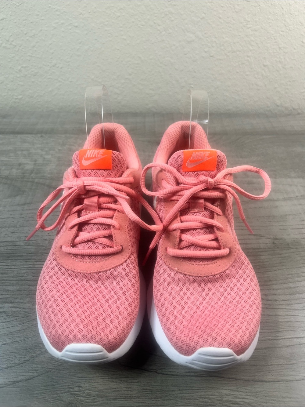 Nike Tanjun Shoes Size 7.5 Women's Coral Pink Running Sneakers - Picture 2 of 9